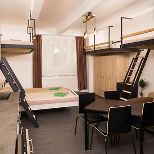 https://flying-bed-apartment-uralska-by-multi-flat-hotel-prague.praguehotelsweb.com
