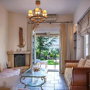 https://emily-luxury-suites.hotelschalkidiki.net